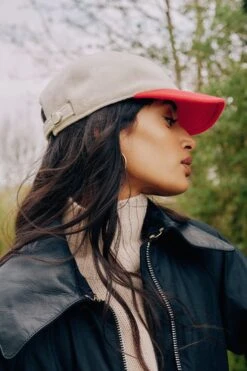 Adjustable Two-Tone Cashmere Baseball Cap -Lock & Co Hatters Sales ADJUSTABLE TWO TONE CASHMERE BASEBALL CAP LIFESTYLE SHOT 2