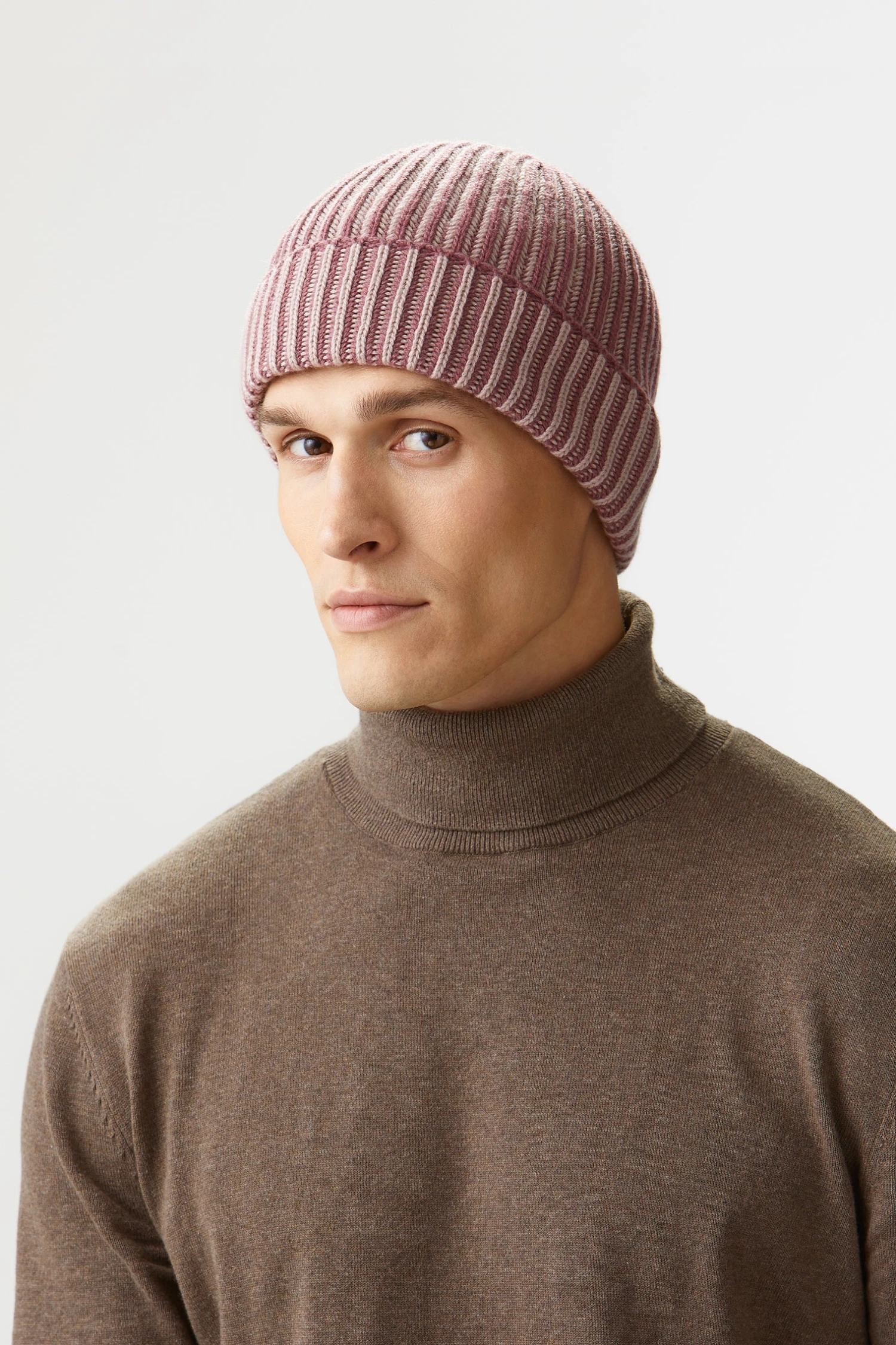 Two-Tone Cashmere Ski Beanie 4 Two-Tone Cashmere Ski Beanie - Image 4